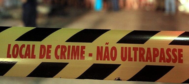 Mulher Suspeita De Matar Marido Na Porta De Casa E Fugir Filhos