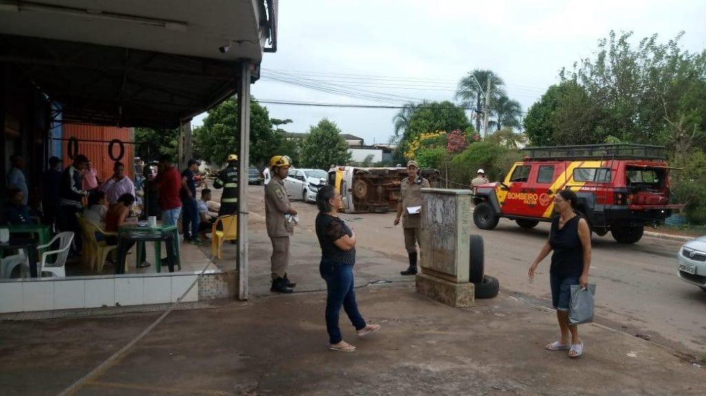 Acidente van escolar deixa crianças feridas no Jardim Guanabara em