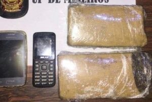 Servidores interceptam a entrada de drogas e celulares no presídio de