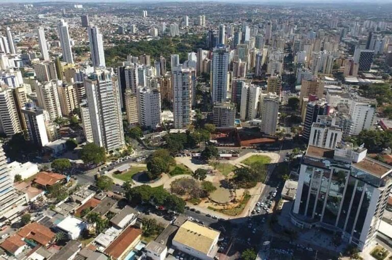 Veja o que abre e o que fecha no feriado da padroeira de Goiânia nesta