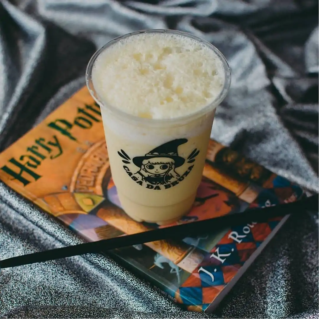 Cerveja amanteigada do Harry Potter feita pela Casa da Bruxa