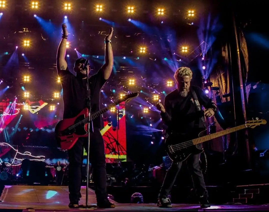Raimundos faz show da turnê de 25 anos da banda em Goiânia