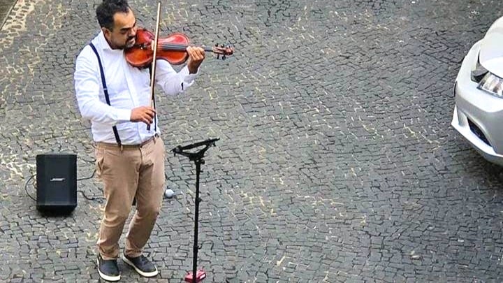 Projeto Violino na Varanda rompe o silêncio da quarentena em Goiânia