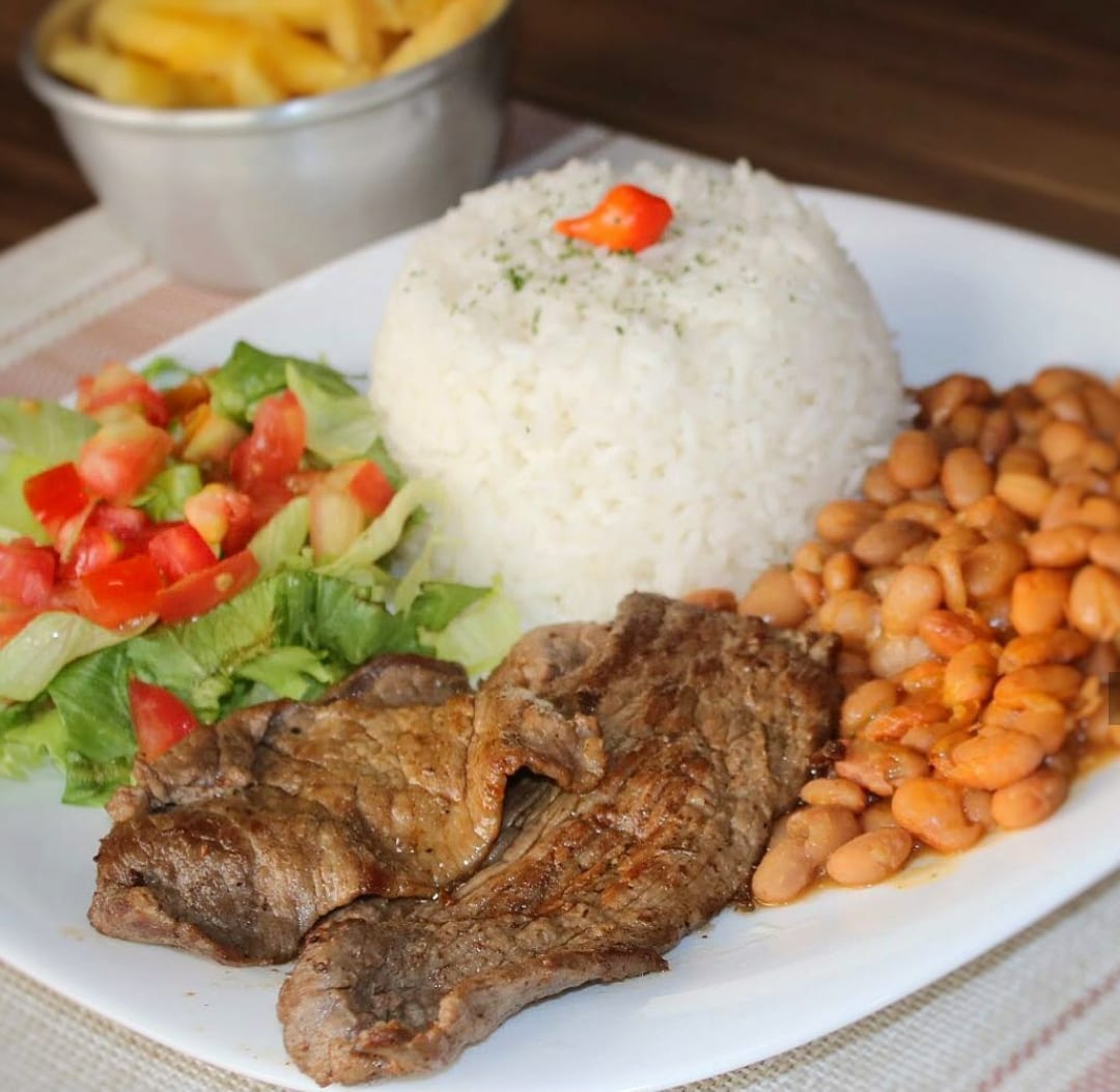 8 locais com comida boa e barata em Goiânia