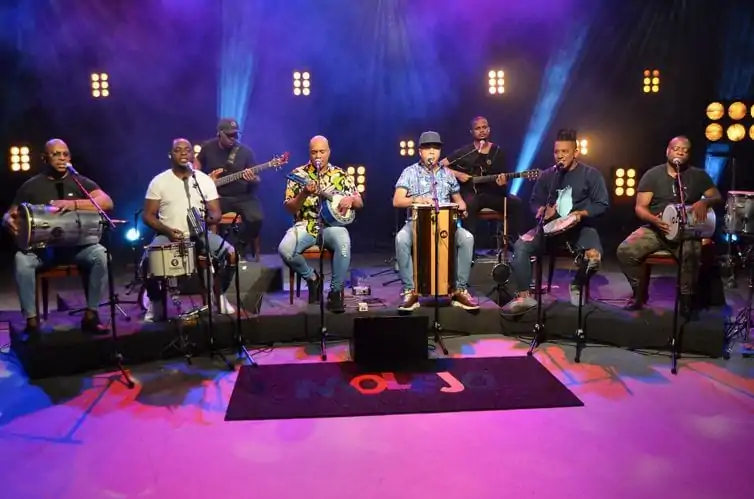 Live do Molejo acontece na sexta-feira; saiba horário e como assistir