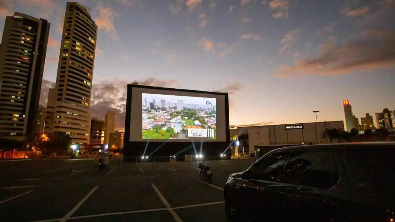 Drive Gyn: Goiânia ganha cinema drive-in em estacionamento de shopping