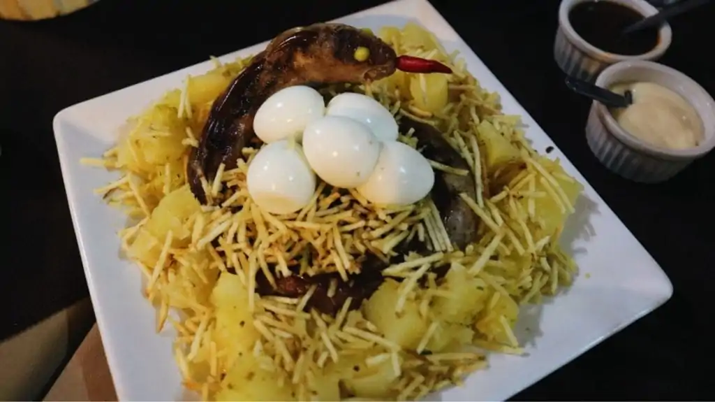 O torresmo do Matuto Bar é um dos10 ótimos petiscos de bares e botecos para comer em Goiânia