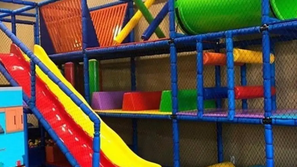 Brinquedotecas e quadras poliesportivas voltam a funcionar em Goiânia