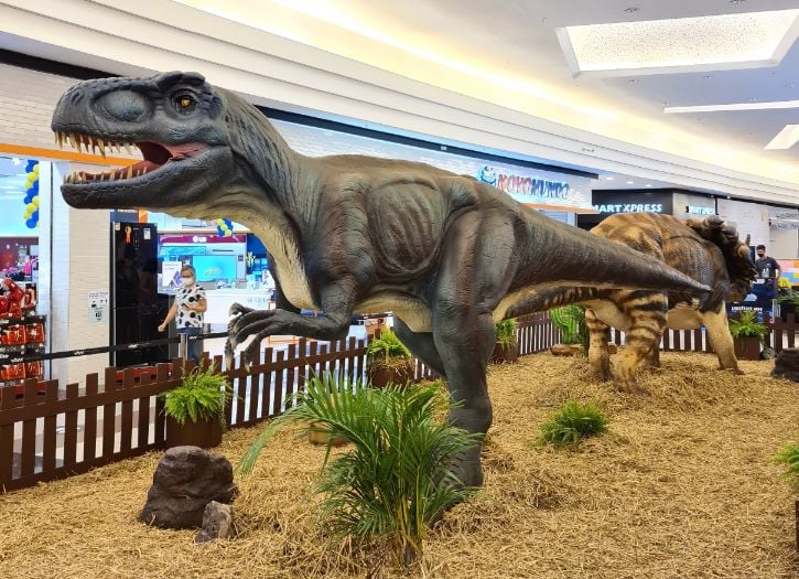 Dinossauros gigantes na exposição Mundo Jurássico