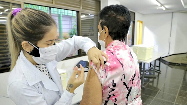 Goiânia e Aparecida ampliam vacinação contra Covid-19
