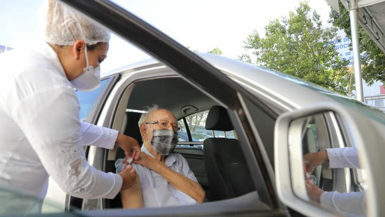 Goiânia começa vacinação dos idosos a partir de 78 anos
