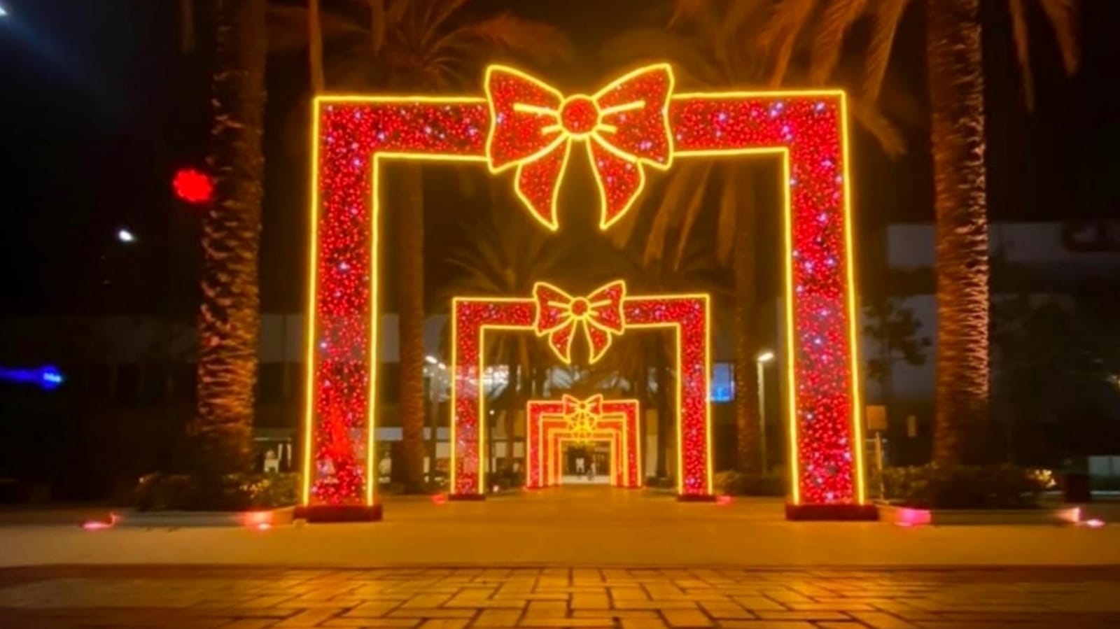 Natal em Goiânia: shopping tem chegada de Papai Noel em helicóptero