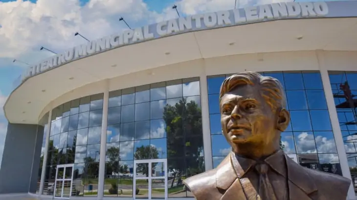 Anfiteatro Municipal Cantor Leandro é inagurado em Aparecida