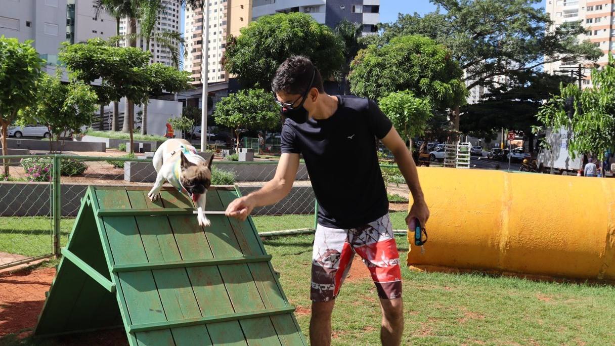 Prefeitura instala mais dois pet places em praças de Goiânia