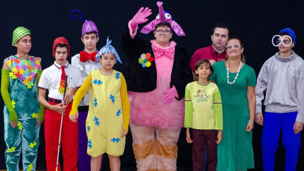 Atores com espectro autista apresentam musical no Teatro Goiânia