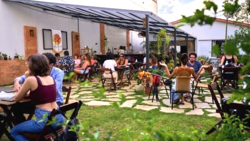 Elegia Café, em Goiânia, recebe evento BrechóZou