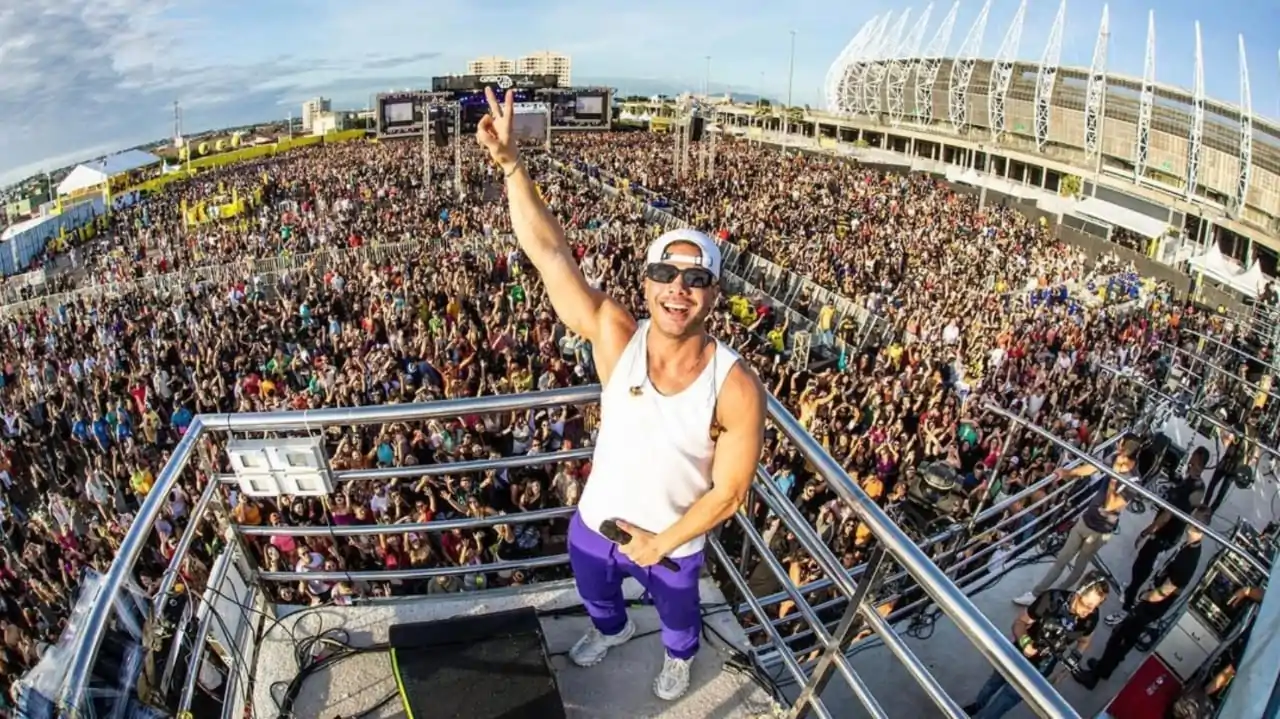 Wesley Safadão substitui Gusttavo Lima e encerra Aparecida é Show