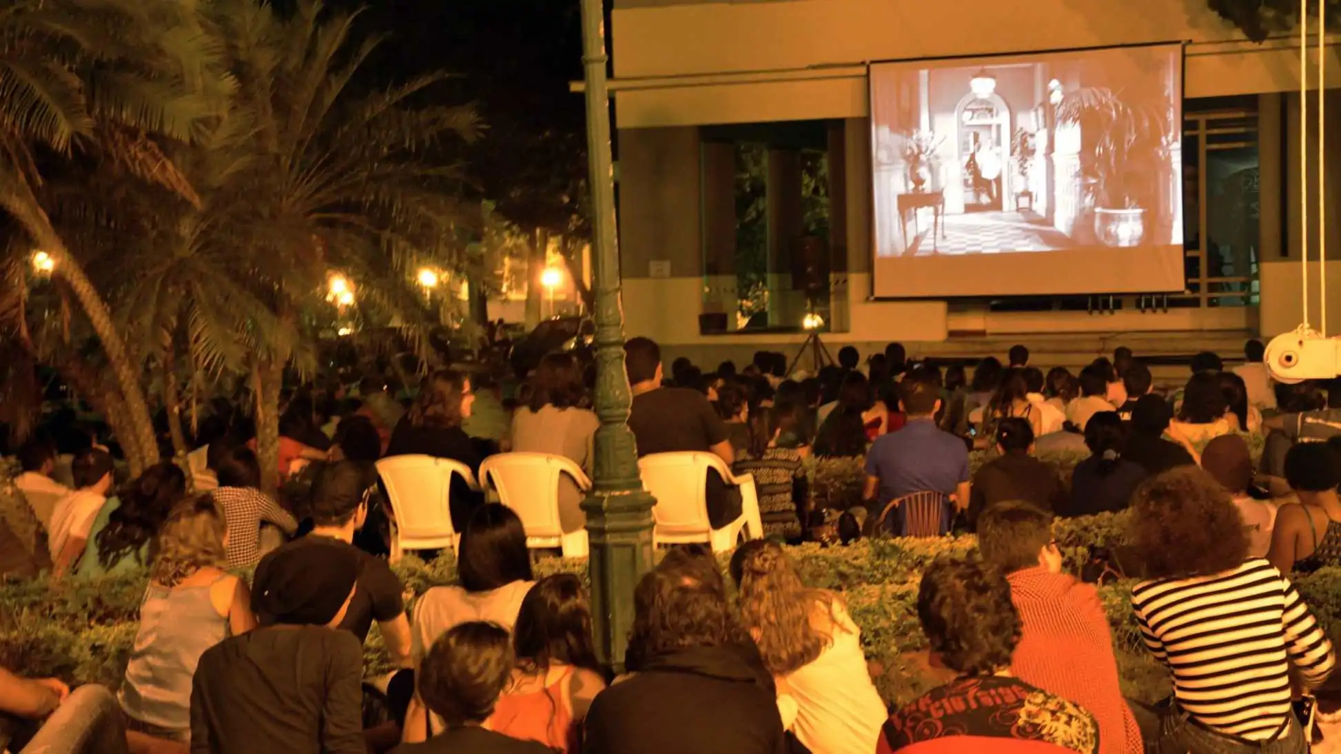 Praça Cívica, no Centro, recebe nova temporada do Cinealmofada