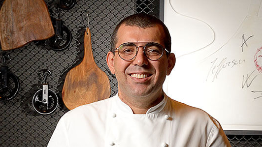 Chef Jefferson Rueda, do 7º melhor restaurante do mundo faz jantar na Chapada dos Veadeiros