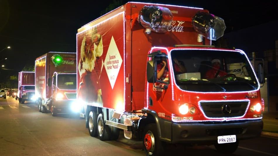 Caravana Coca-Cola leva magia do Natal chega a Goiânia