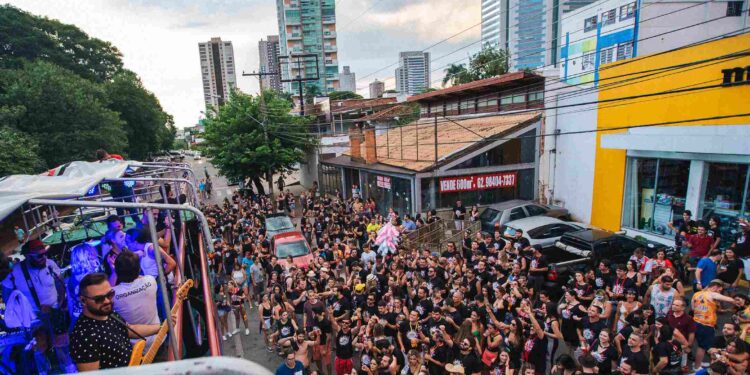 CarnaRock: Bloco de carnaval em Goiânia tem shows de rock e trio elétrico