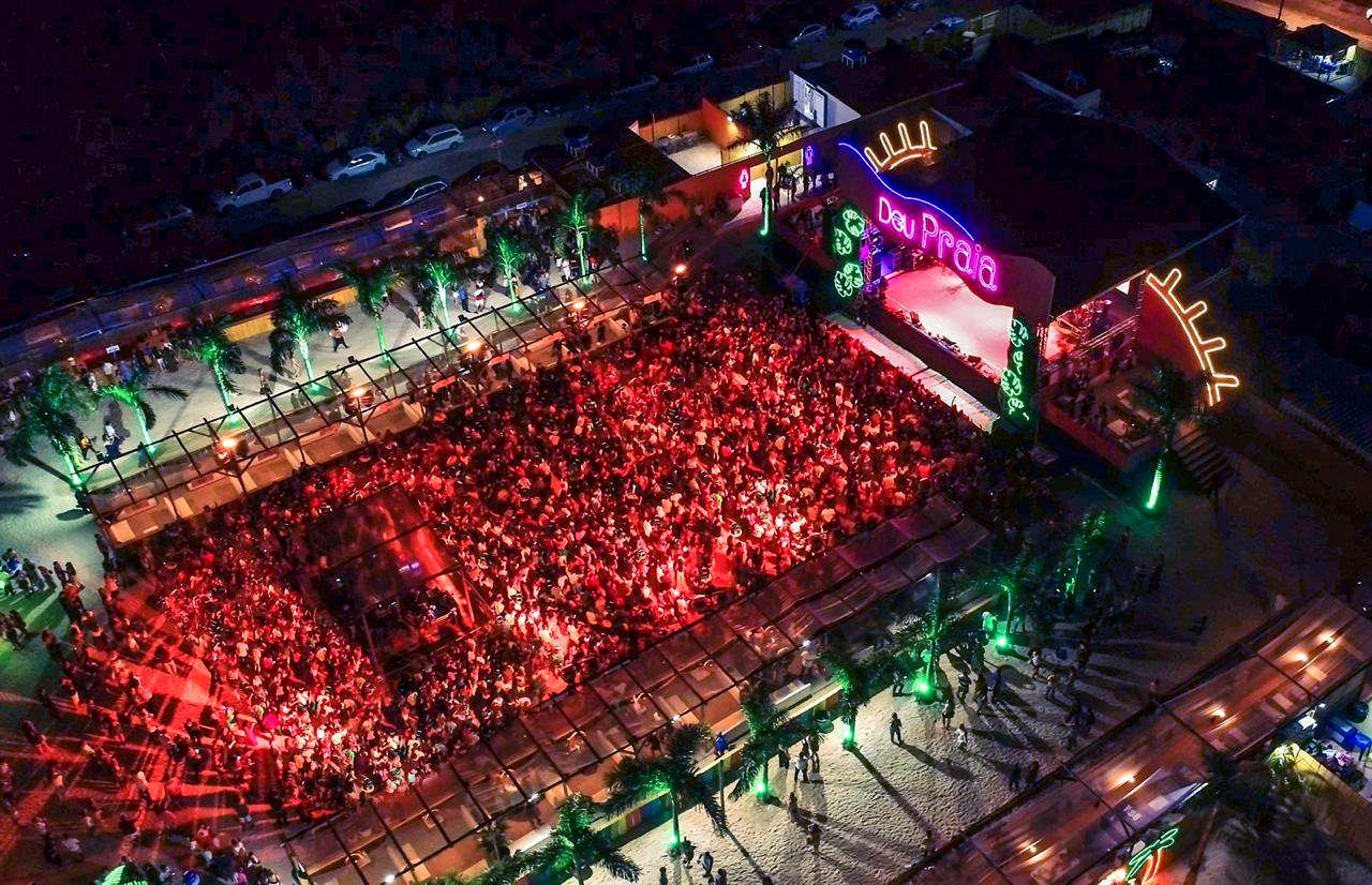 Beach Tennis é uma das atrações que movimentam o festival Na Praia