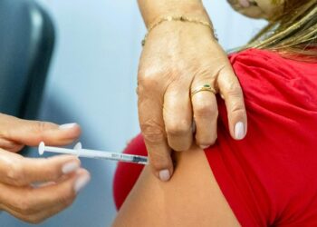 Governo estadual reforça importância de vacinação contra Covid-19 antes do Carnaval