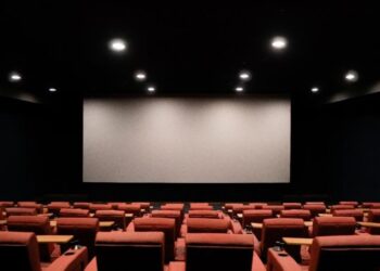 Projeto social leva crianças e adolescentes a cinema em Goiânia