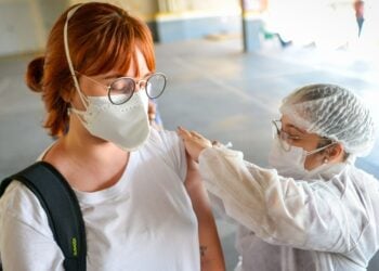 Goiânia amplia vacinação bivalente contra Covid-19 para pessoas a partir de 18 anos