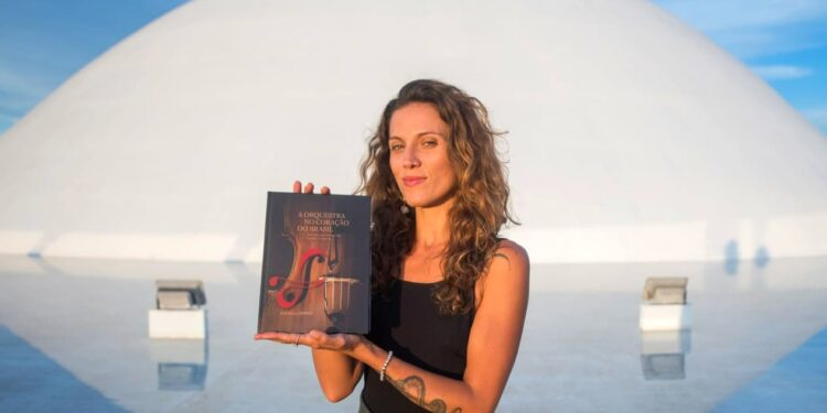 Artista visual Rafaella Pessoa lança livro de fotografias da Orquestra Filarmônica de Goiás