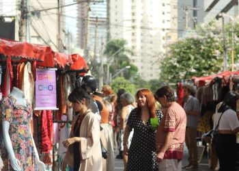 Feira Deixa Girar tem vinil, discotecagens e brechós