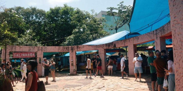 Praça da Feira do Cerrado, em Goiânia, passa por reforma