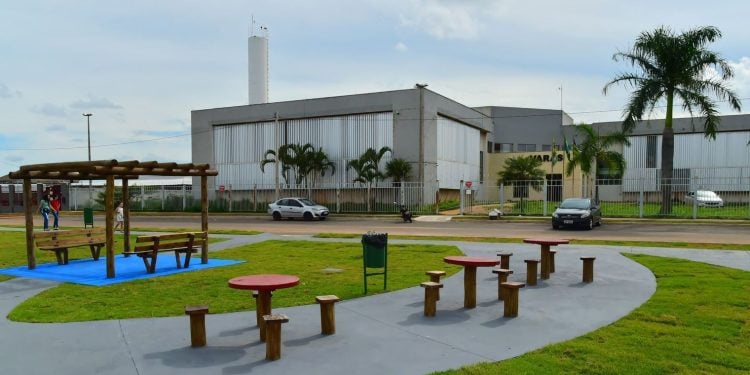 Praça Cora Coralina é inaugurada em Aparecida de Goiânia