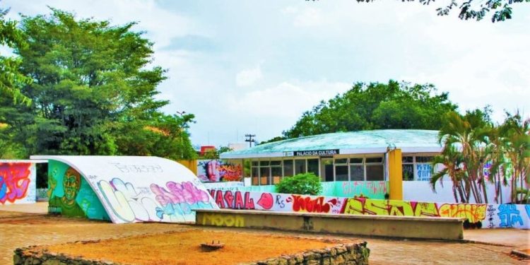 Praça Universitária recebe placa indicativa do Circuito Histórico da Cultura Hip Hop em Goiás