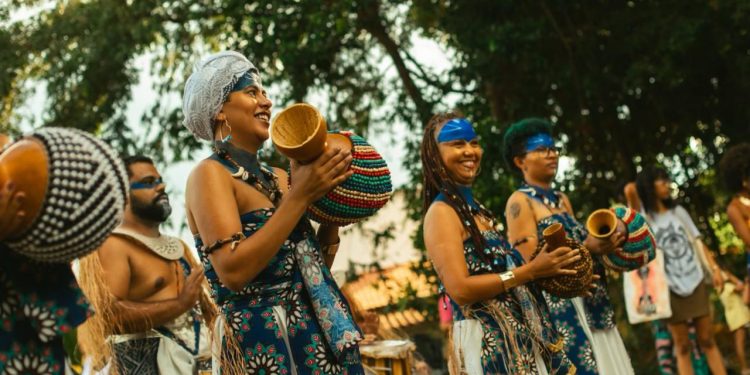 Bloco Tambores do Orum sai às ruas no pré-carnaval de Goiânia