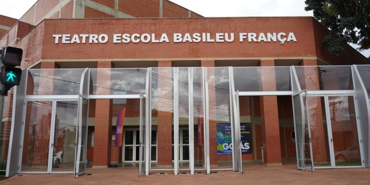 Basileu França abre mais de 1 mil vagas para cursos gratuitos de arte