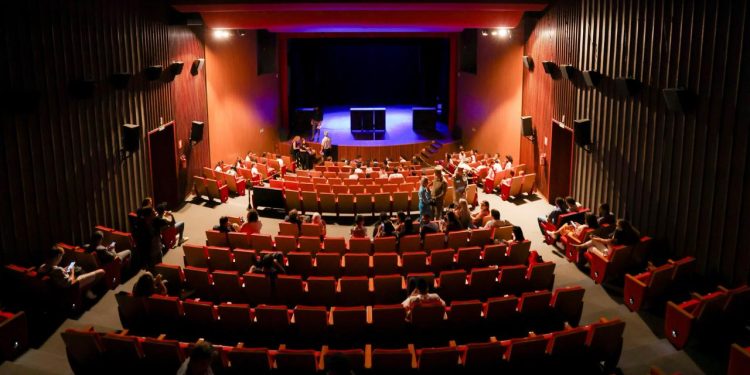 Modernização do Cine Teatro São Joaquim é entregue pelo Governo de Goiás