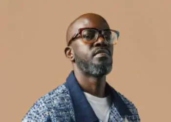 Black Coffee, eleito melhor DJ do mundo em 2024, se apresenta em Pirenópolis