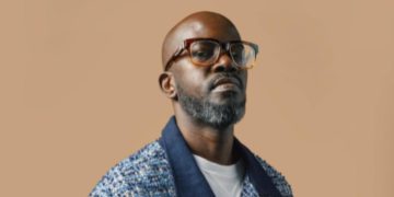 Black Coffee, eleito melhor DJ do mundo em 2024, se apresenta em Pirenópolis