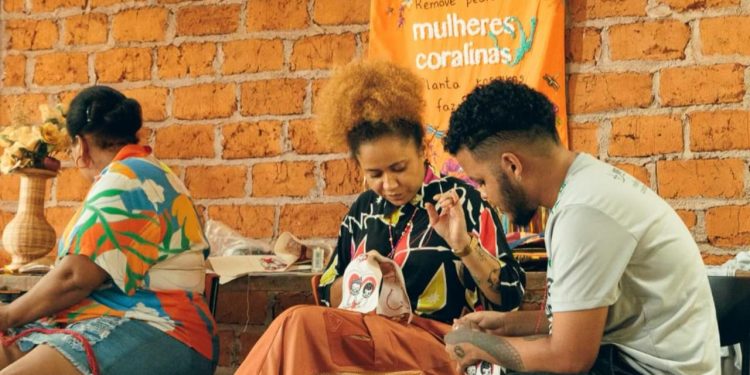 Casamento de Ronaldo Fraga celebra amor, juventude LGBTQIA+ e saberes ancestrais na cidade de Goiás