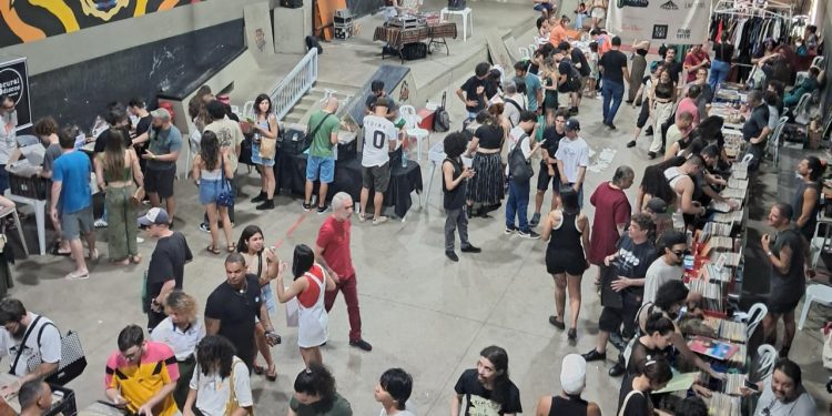 Centrão, em Goiânia, chega à 17ª edição com discotecagens e feira de discos