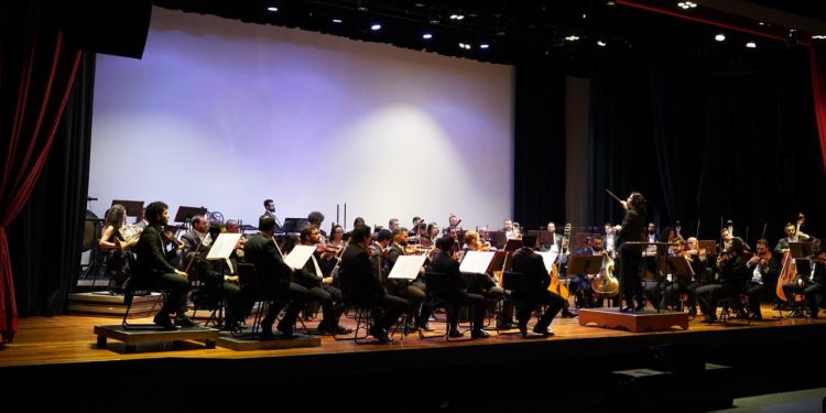 Orquestra Filarmônica faz apresentação em homenagem às mães