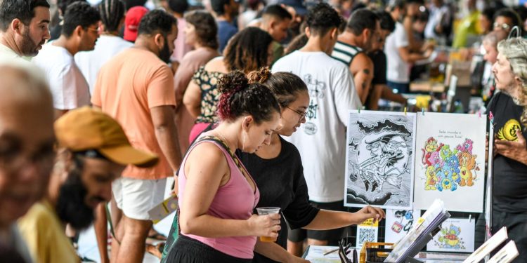 Feira ecêntrica: 7ª edição reúne mais de 100 expositores na Vila Cultural Cora Coralina