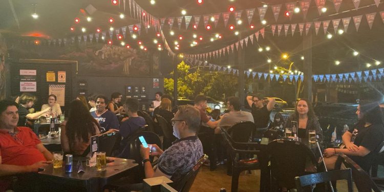 Pint Of Science: UFG leva ciência a bares de Goiânia