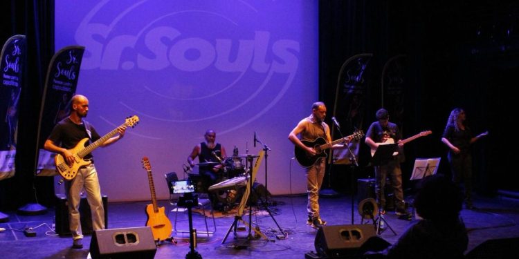 Sr. Souls leva espetáculo “Poemas contra o Capacitismo” ao Instituto Rizzo
