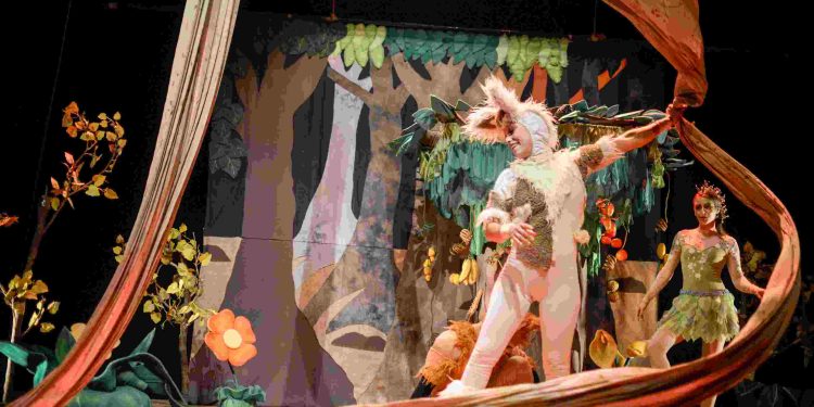 Espetáculo que une circo e fábula encanta e conscientiza crianças em Goiânia e no interior