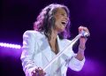 Simone realiza show em Goiânia no Teatro Rio Vermelho