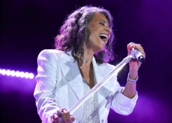 Simone realiza show em Goiânia no Teatro Rio Vermelho