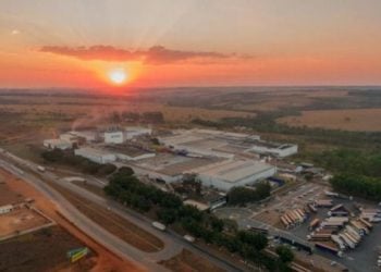 Goiás: Ambev inaugura linha e amplia produção de cerveja no Estado
