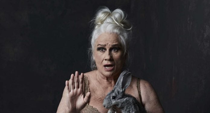 Vera Holtz retorna ao Teatro Goiânia com “Ficções”